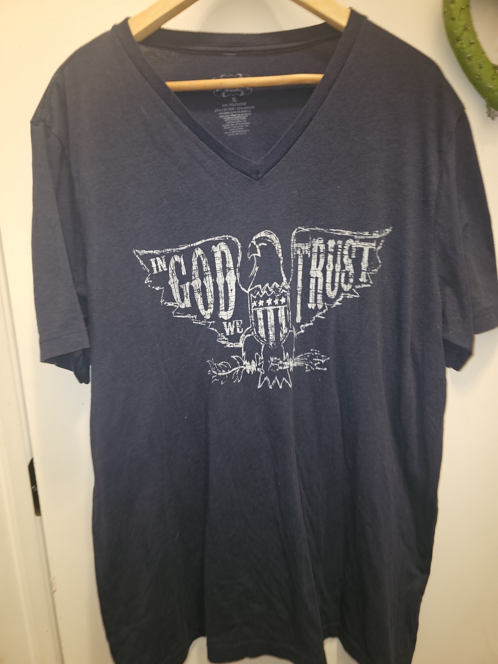 Texas True Threads In God We Trust Patriotic Eagle V-neck Graphic Tee XL E U C
